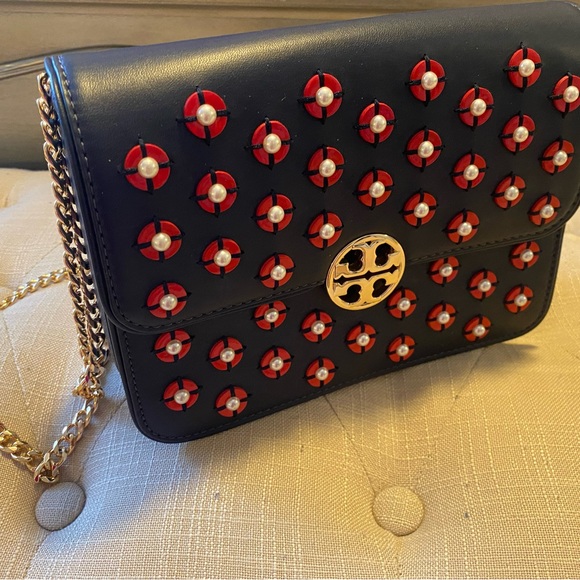 SOLD. Tory Burch shoulder bag comes with duffle bag - Picture 2 of 5